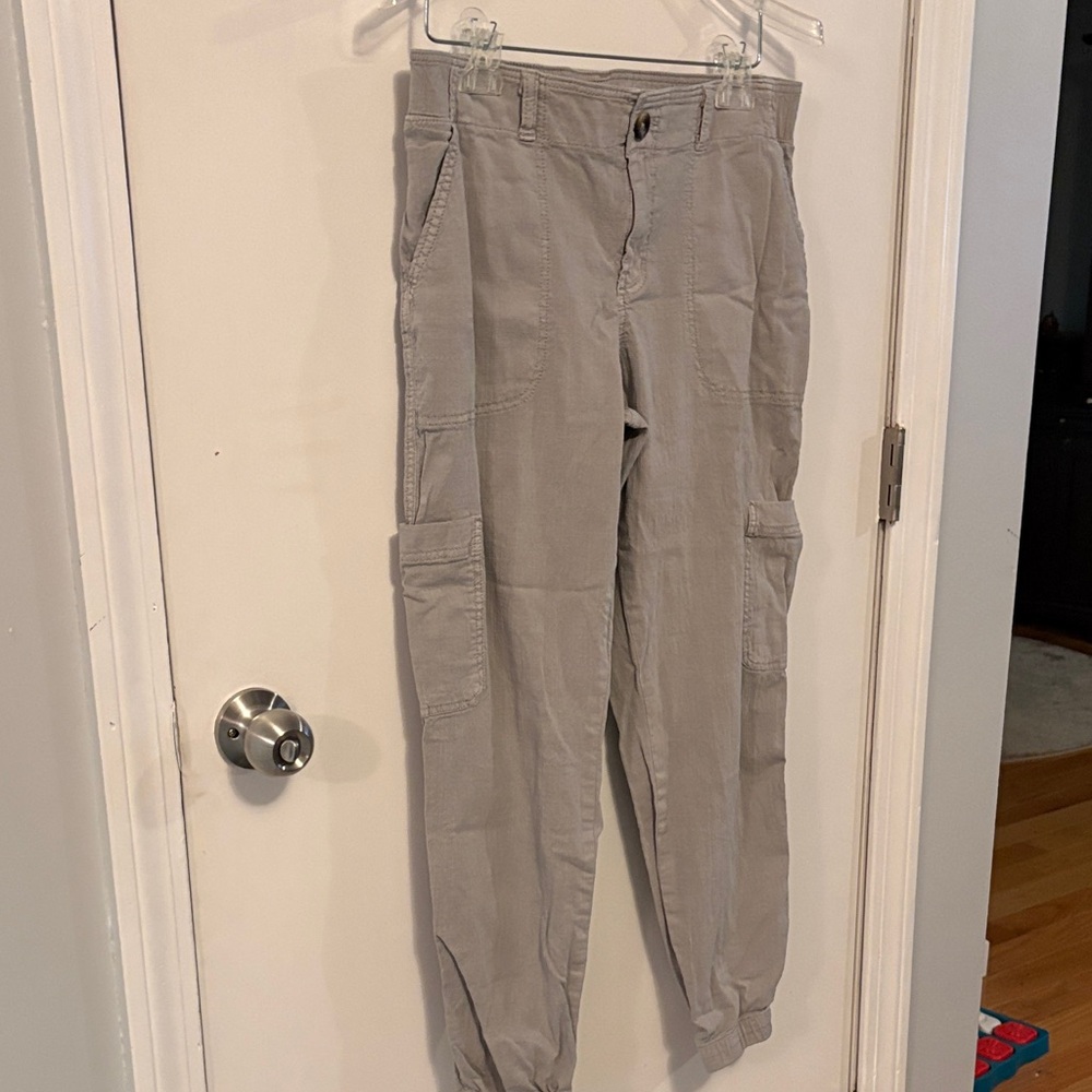 Sonoma Women’s Cargo Pants in Light Gray